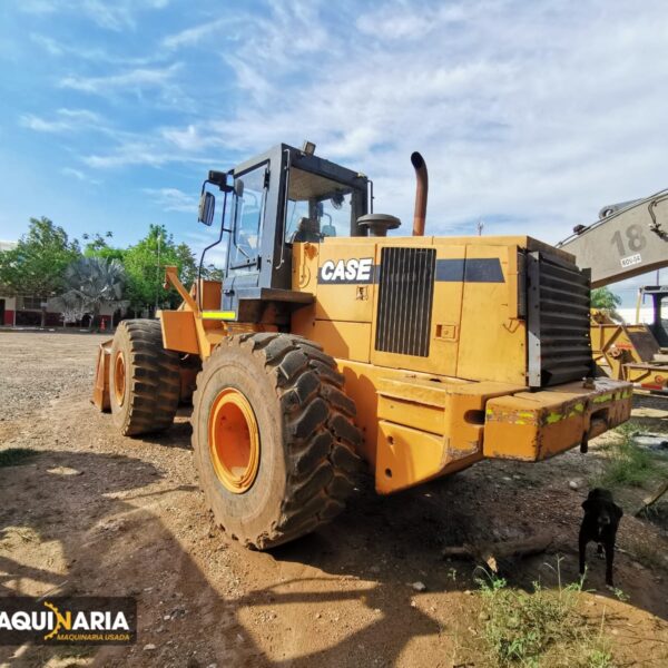 Cargador usado 2006 CASE 821C TM1117 (16)